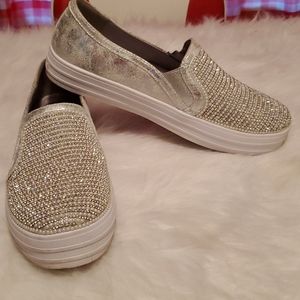 Skechers slip on silver 8